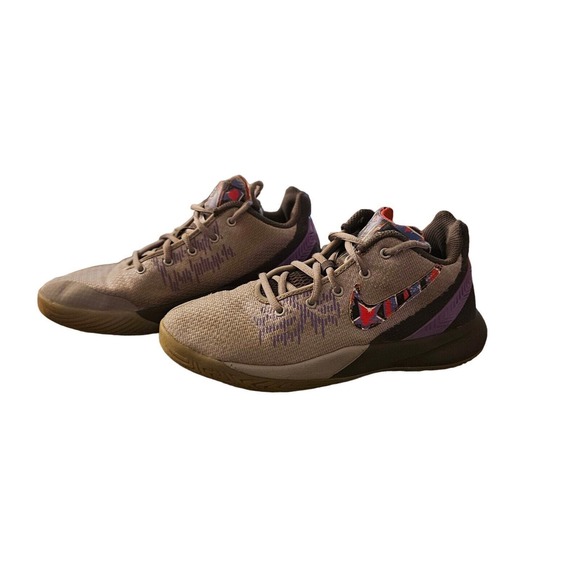 Nike Kyrie Flytrap V Basketball Sneakers 6 + Novelty Socks‎